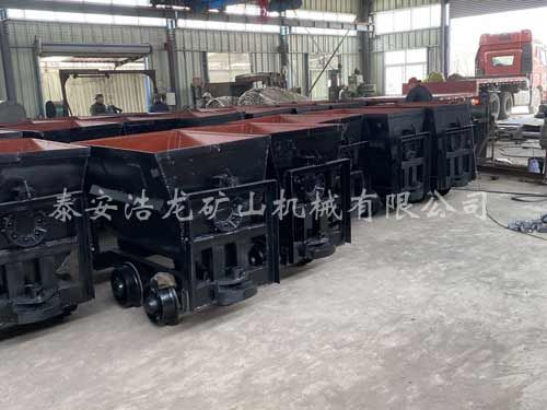 翻斗式礦車(chē)